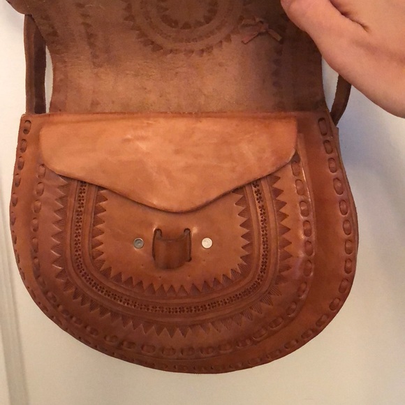 Handmade 100% Leather bag in a Camel color - Picture 4 of 6